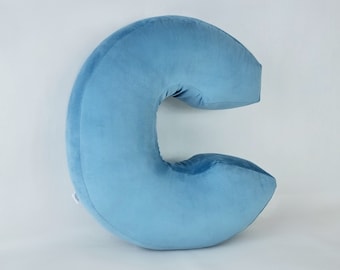 Lettre C, énorme coussin lettre 19" (48 cm) ou grand 16" (40 cm), coussin lettre C, velours personnalisé ou coussin lettre velours pour chambre d'enfant