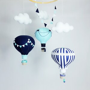 Karussell über dem Kinderbett, Heißluftballons Dekorationen, Marineblau und grau, Kinderzimmer, Krippenmobil, Heißluftballons Motiv