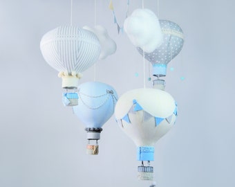 Hot air balloons mobile for baby boy or girl / Delicate pastel nursery / Gender neutral nursery mobile / Baby shower gift / Personalized