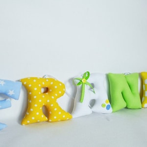 Letras de tecido, letras de parede de berçário, banner com nome de tecido, decoração de quarto de bebê, guirlande prénom, amarelo, azul, berçário verde, letras no berço