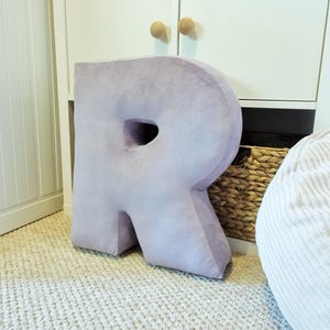 Almohada con la letra R de 50 cm o 40 cm en terciopelo Enorme cojín con la forma de la letra R. Almohada de terciopelo personalizada para un regalo único