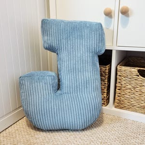 Cojín de pana tamaño J 19"/50 cm o 16"/40 cm Almohada en forma de J, un complemento personalizado para la habitación de un niño. 25 colores de pana para elegir