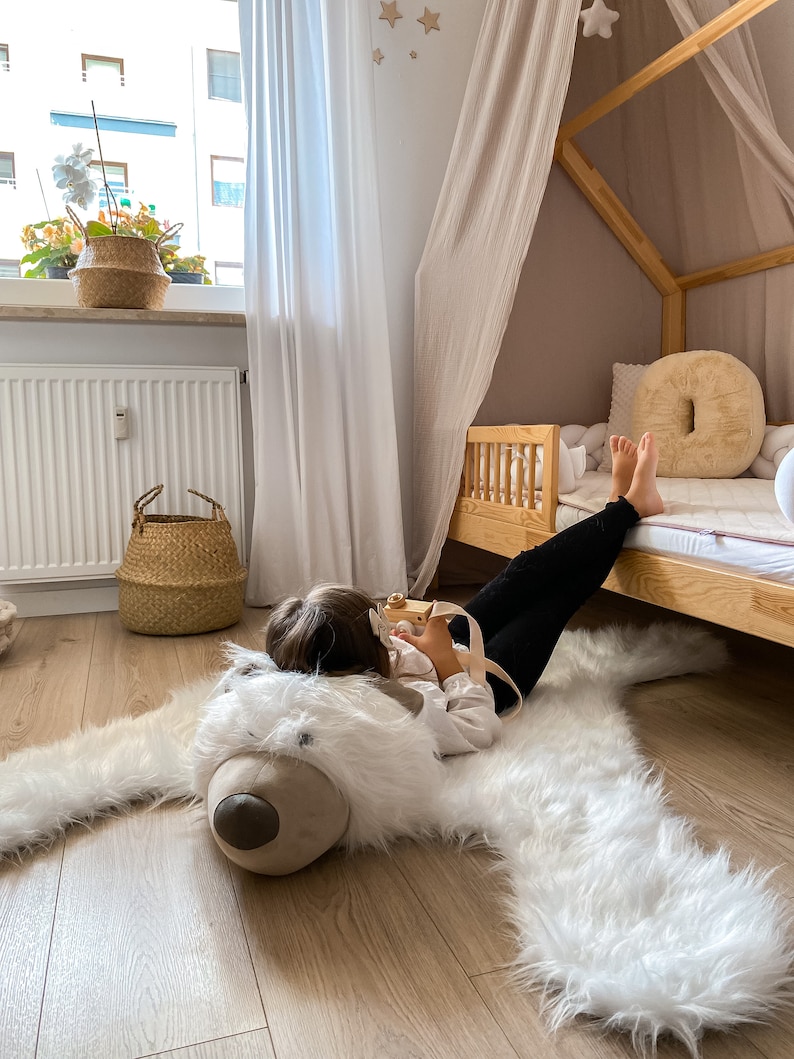 Nursery bear-mat with realistic fur and a cute teddy bear face