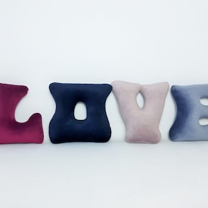 Terciopelo, letras de terciopelo de 16 o 21 cm (6,3 u 8,3 in) / letras de pared de guardería / almohada suave y esponjosa / letras en la pared / Cartas personalizadas