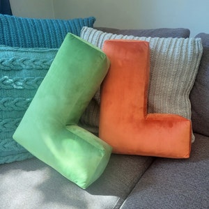 Almofada em forma de L, almofada enorme com letras 19"/48 cm ou grande 16"/40 cm, almofada com letra L, almofada personalizada em veludo ou veludo para quarto de criança