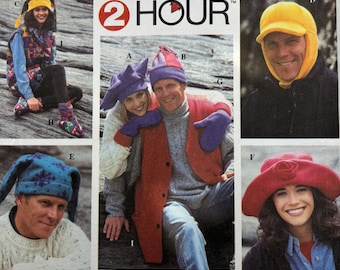 Patrón de costura sin cortar Simplicity 7356 para gorros, manoplas, botines y gorros de lana con orejeras y borde de bufón.