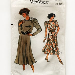 Patrón de costura sin cortar Vogue 9369 Vestido con falda acampanada y botones en la espalda para mujeres de 6, 8 y 10 años de busto: 30, 31 y 32 años