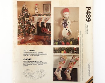 McCall's 489 Snowman Wall Hanging Christmas Stocking Ornaments Tree Skirt Uncut Sewing Pattern