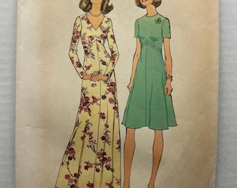 Sukienka w stylu vintage z lat 70. Simplicity 6935 z odwróconym dekoltem w szpic i rozkloszowanym dołem, rozmiary 14 i 16, nierozcięty wzór do szycia