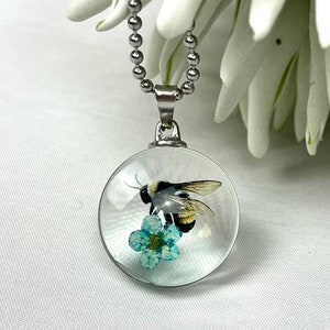 Flower glass necklace pendant with bee, pearl witchcraft, glass, Murano glass, glass bead