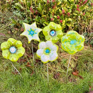 XL glass flower stainless steel rod glass blossom large flower unique handmade Murano glass Murano bouquet garden stake glass green white turquoise