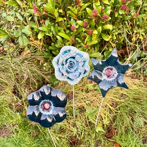 XL glass flower stainless steel rod glass blossom large flower unique handmade Murano glass Murano bouquet glass garden stake blue white purple