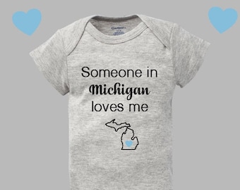 Someone in Michigan loves me, CHOOSE YOUR STATE, State baby onesie®, Baby shower gift, State bodysuit, Custom onesie®, State onesie®