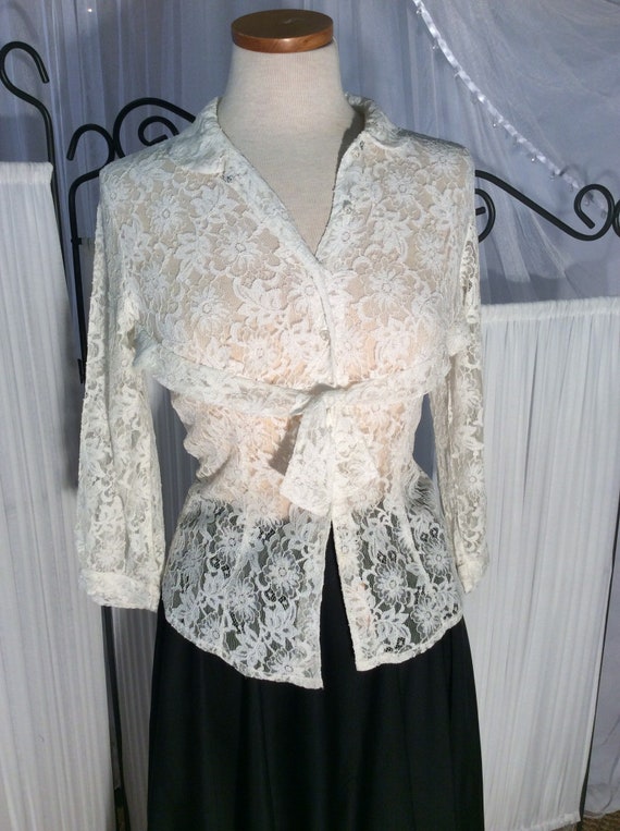 Ivory vintage 50s cotton lace blouse with tie fro… - image 7