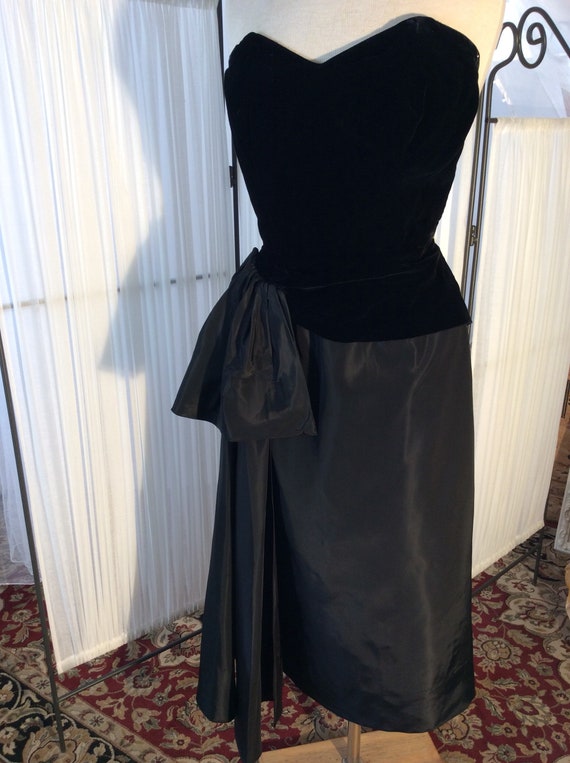 Vintage 1950's strapless Black velvet & taffeta p… - image 2