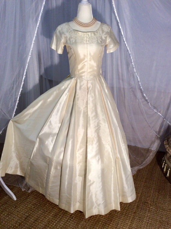 Vintage 50’s ivory peau de soie wedding dress wit… - image 7