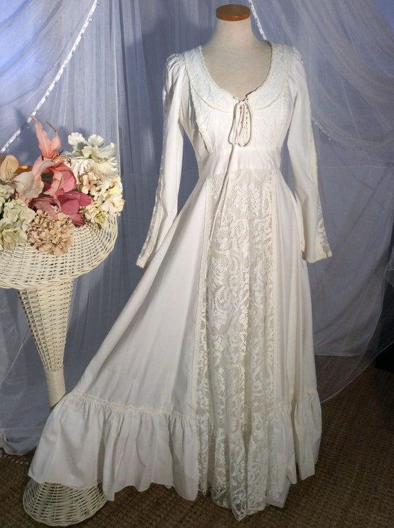 Vintage 1974 off- white cotton lace prairie weddin