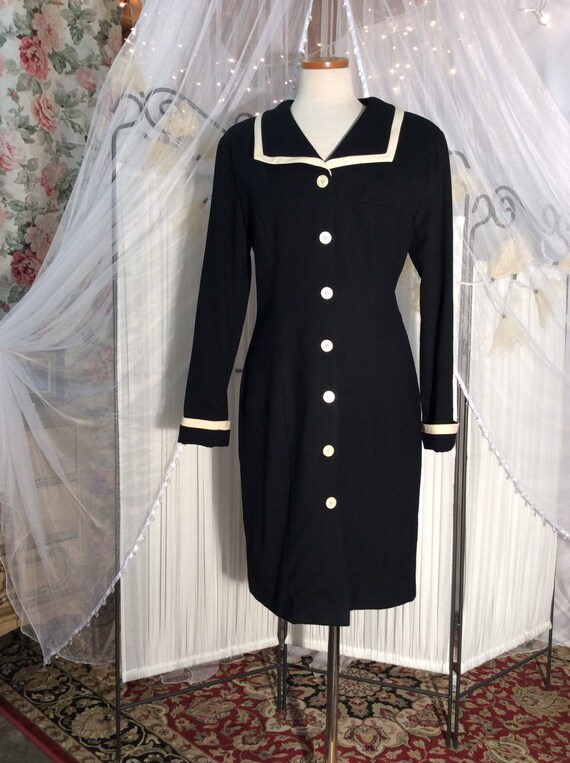 Vintage 1980's Eileen West black and ivory coat dr
