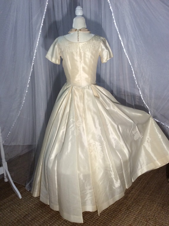 Vintage 50’s ivory peau de soie wedding dress wit… - image 2