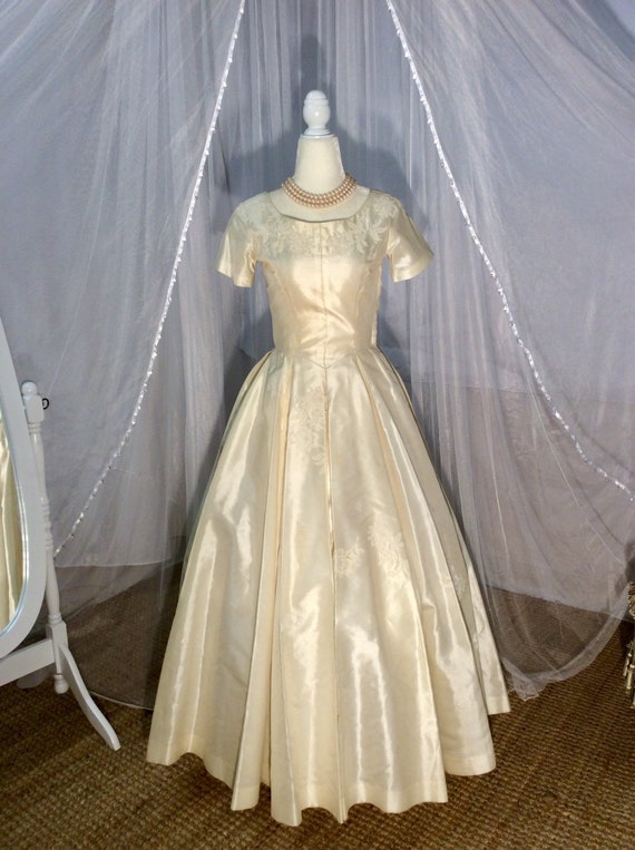 Vintage 50’s ivory peau de soie wedding dress wit… - image 3