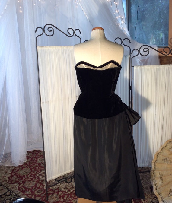 Vintage 1950's strapless Black velvet & taffeta p… - image 3