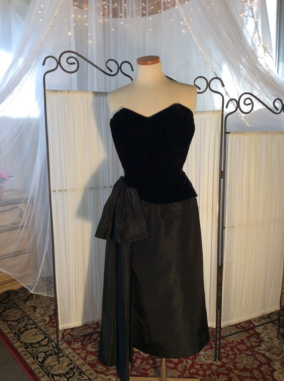 Vintage 1950's strapless Black velvet & taffeta p… - image 5