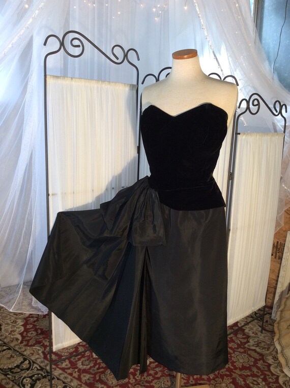 Vintage 1950's strapless Black velvet & taffeta p… - image 7