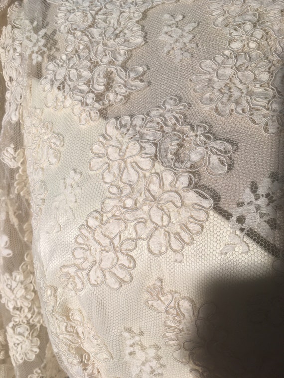 Vintage 1980’s Alencon/ Chantilly lace and ivory … - image 10