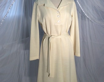 Vintage 70’s ivory knit dress with long sleeves and tie belt