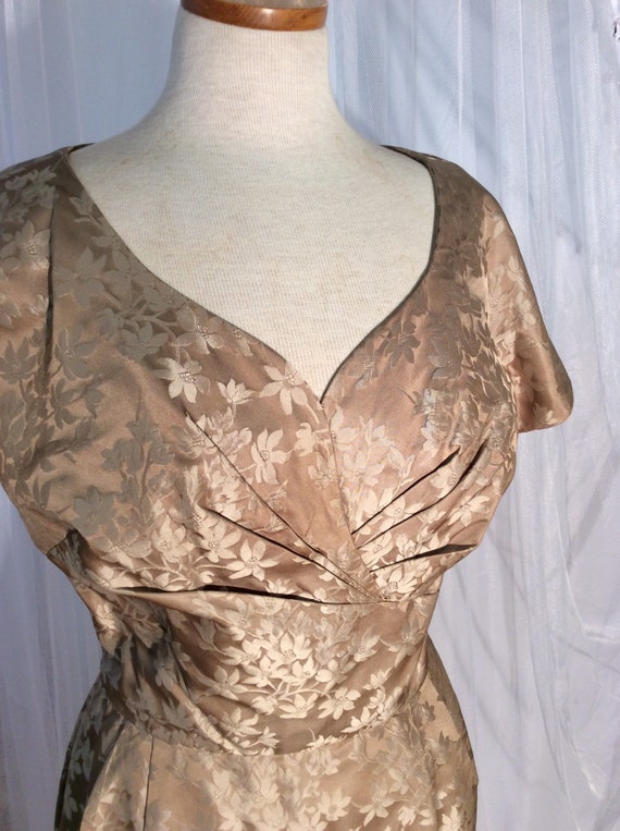 Vintage 1960's taupe brocade sheath, wiggle dress… - image 5