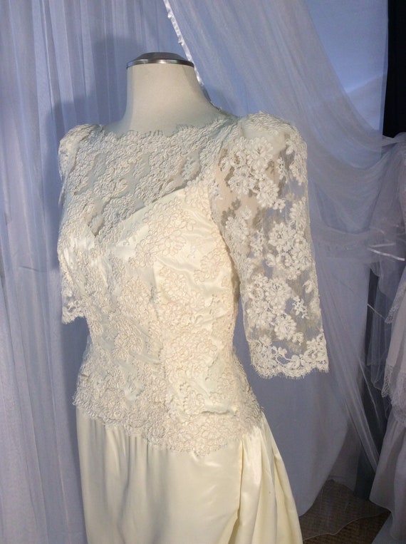 Vintage 1980’s Alencon/ Chantilly lace and ivory … - image 1