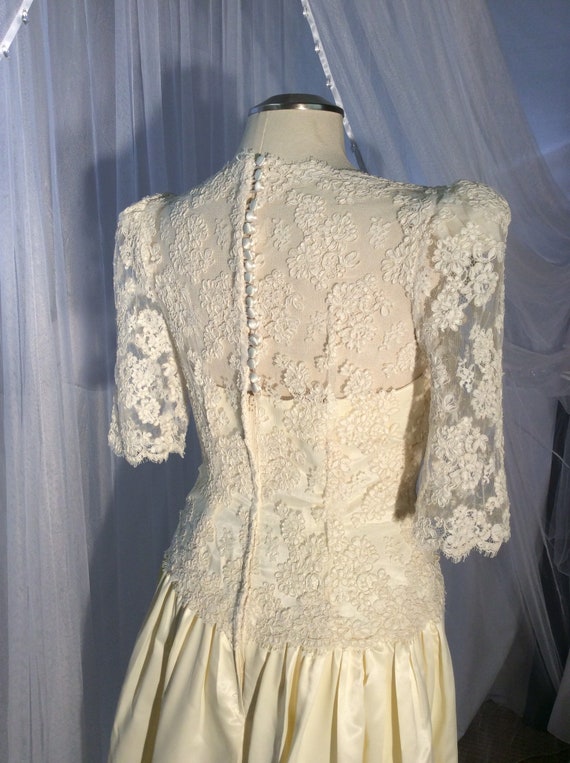 Vintage 1980’s Alencon/ Chantilly lace and ivory … - image 3