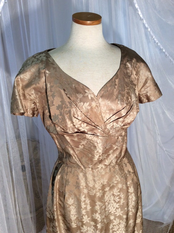 Vintage 1960's taupe brocade sheath, wiggle dress… - image 10