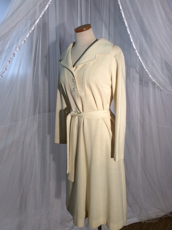 Vintage 70’s ivory knit dress with long sleeves a… - image 10