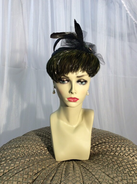 Vintage 1950’s green and black feather pillbox hat