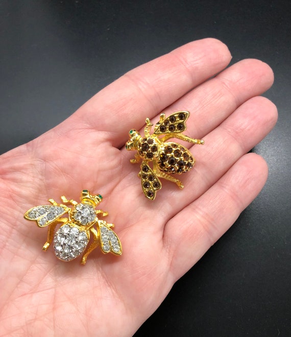 Pair of Vintage Joan Rivers Bee Scatter Brooches i