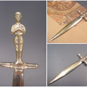 Vintage Man-at-Arms figura LETTER OPENER cuchillo de papel CGH bronce plateado - material de escritura Carl Gustav Hallberg modernismo cubiertos de vajilla