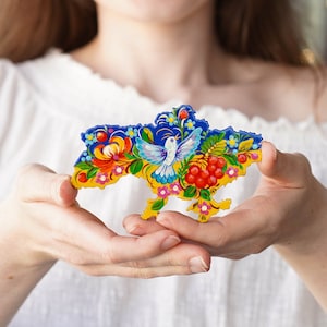 Ukraine Karte Kühlschrankmagnet, handbemalter blauer und gelber Magnet, Ukrainischer Vogel Magnet, Petrykivka Magnet, geschnitzte Holzmagnet
