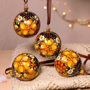 Christmas ornament set, Hand-painted Ukrainian Christmas ornaments 2.4 in, Set of 4 Christmas baubles, Petrykivka beige flower tree balls