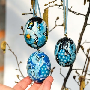 Ukrainian Easter eggs set, Set of 3 Easter tree eggs ornaments, Ukrainian Pysanky eggs - hanging wooden eggs with pigeons and blue flowers