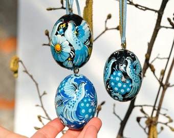 Ukrainian Easter eggs set, Set of 3 Easter tree eggs ornaments, Ukrainian Pysanky eggs - hanging wooden eggs with pigeons and blue flowers