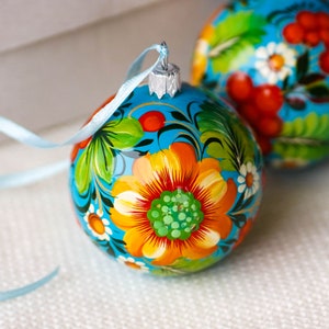 Handgemaltes Set ukrainische Sonnenblumen Ornamente 3 Stück in Geschenkverpackung, Blaue und gelbe Blume Weihnachtskugeln 2,4 Zoll, Handgemachte Petrykivka Ornament Bild 3