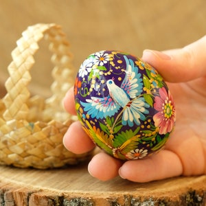 Huevo pysanky ucraniano, huevo de Pascua de madera, huevo de pájaro de hadas pintado a mano, huevo decorativo único, adorno de huevo pintado, huevo de madera de paloma imagen 7