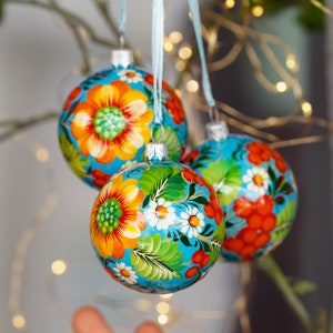 Handgemaltes Set ukrainische Sonnenblumen Ornamente 3 Stück in Geschenkverpackung, Blaue und gelbe Blume Weihnachtskugeln 2,4 Zoll, Handgemachte Petrykivka Ornament Bild 5