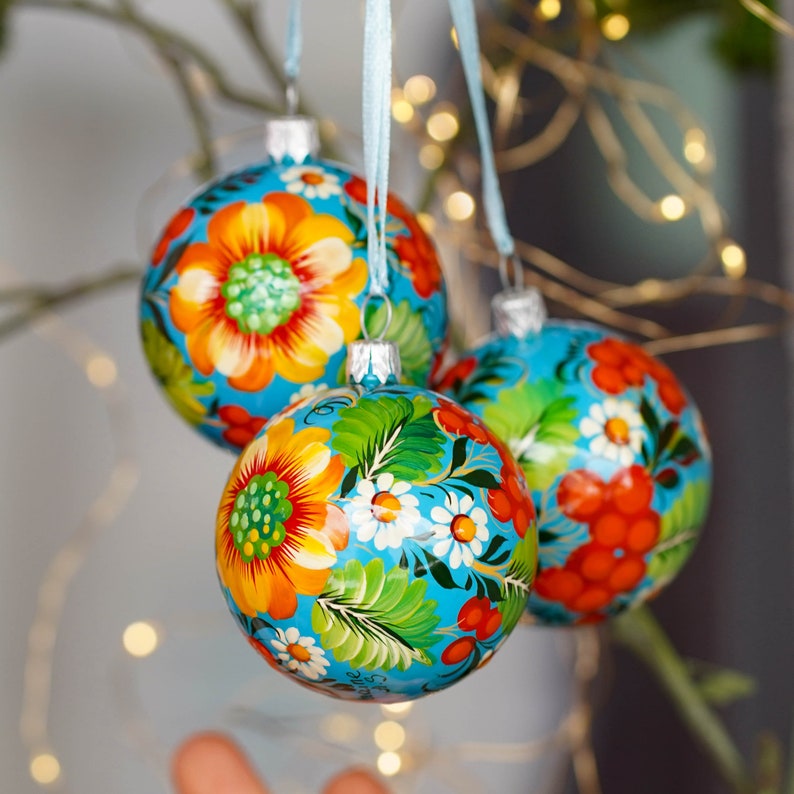 Handgemaltes Set ukrainische Sonnenblumen Ornamente 3 Stück in Geschenkverpackung, Blaue und gelbe Blume Weihnachtskugeln 2,4 Zoll, Handgemachte Petrykivka Ornament Bild 5