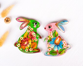 Calamita da frigorifero a forma di coniglietto in legno dipinto, calamita personalizzata Petrykivka, calamita decorativa fatta a mano a forma di coniglietto pasquale ucraino