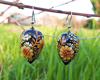Wooden dangle earrings, Hypoallergenic wooden earrings, Lightweight drop-shaped earrings, Painted Beige Fairy flower earrings