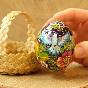 Huevo pysanky ucraniano, huevo de Pascua de madera, huevo de pájaro de hadas pintado a mano, huevo decorativo único, adorno de huevo pintado, huevo de madera de paloma imagen 4