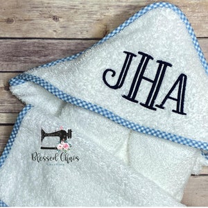 Monogrammed Hooded Baby Towel Set, Gingham Hooded Towel and Wash Cloth, Personalized Towel Set, Baby Shower Bath Gift image 3