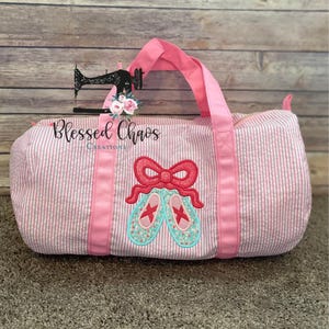 Girls Personalized Ballet Dance Duffle, Custom Ballet Bag, Kids Overnight Bag, Duffle Bag, Personalized Sleepover Bag, Seersucker Duffle
